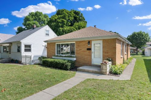 3740 85th St, Milwaukee, WI 53222-2824