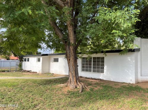 801 Bethany Home Rd, Phoenix AZ  85014-2107 exterior