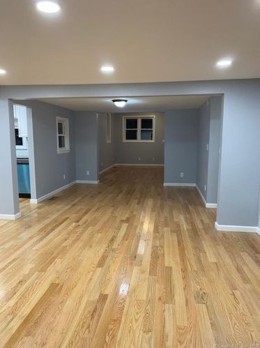 4 Fillow St, Norwalk, CT 06850-2921