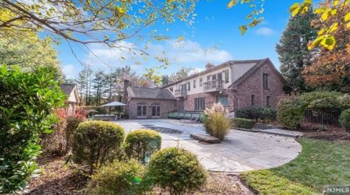 2 Toboggan Rdg Rd, Upper Saddle River NJ 07458-2521 exterior