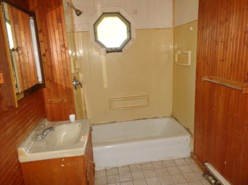 124 Dubois St, Springfield MA 01151-1921 exterior