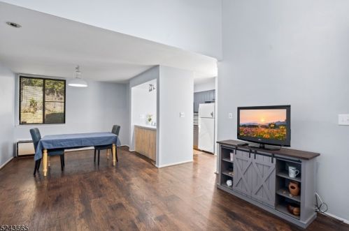 684 Irvington Ave, Maplewood NJ 07040-1623 exterior