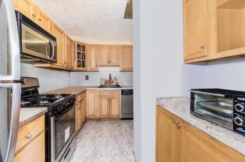 572 Prospect Ave, Bronx NY 10455-1809 exterior