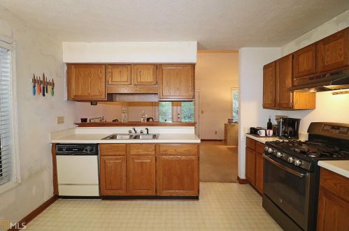 2351 Bankston Cir, Lithonia GA 30078-5724 exterior