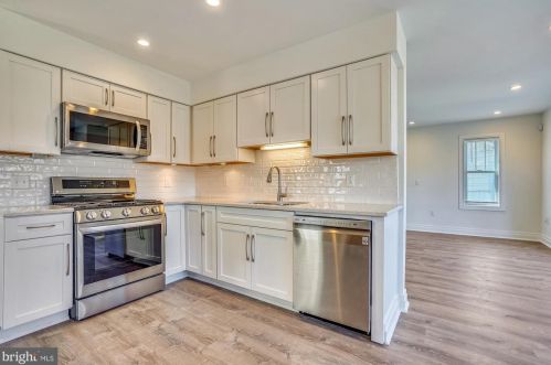 1562 Chain Bridge Rd, Mc Lean VA  22101-3503 exterior