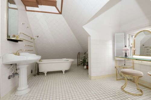 6300 Louise Ave, Chicago IL 60646-4008 exterior