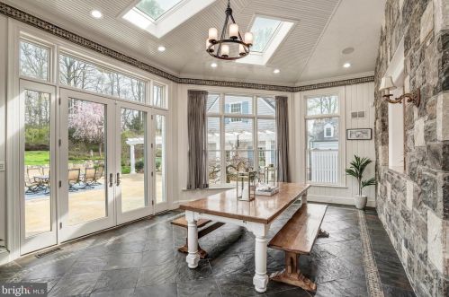 8503 Country Club Dr, Bethesda MD 20817-4579 exterior