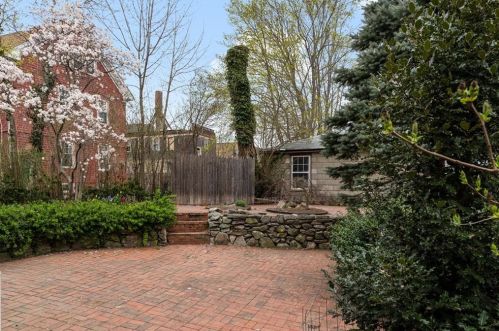 10 Mayflower St, Providence, RI 02906-3521