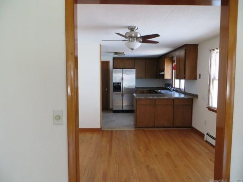 18 Earl St, Manchester CT  06040-4336 exterior