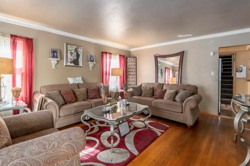 4871 66th St, Milwaukee, WI 53218-4033