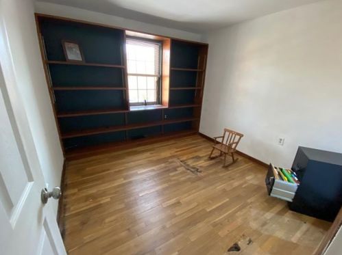 1916 Garrick Dr, Pittsburgh PA 15235-5034 exterior