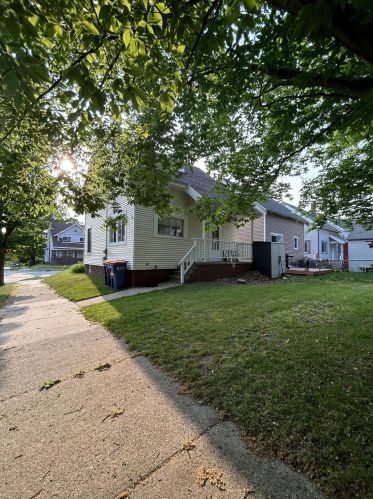 832 College Ave, Grand Rapids MI 49503-1265 exterior