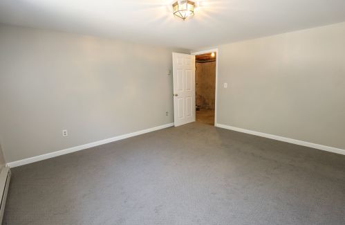 87 Blacksnake Rd, Seabrook NH 03874-4310 exterior