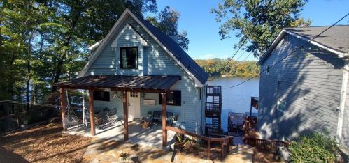 8470 Lk Dr, Lithonia GA 30039-6568 exterior