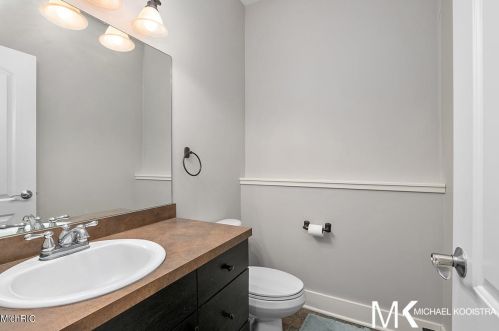 1860 Tall Pne Dr, Grand Rapids MI 49546-7923 exterior