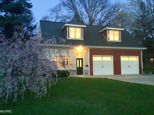 2204 Mccracken St, Meskegon, MI 49441-1418