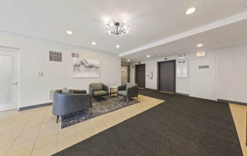 2300 Commonwealth Ave, Chicago, IL 60614-3447