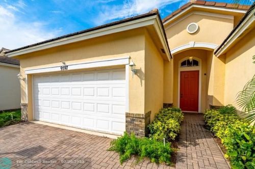 9597 Lindale Trace Blvd, Fort Pierce FL  34987-2439 exterior