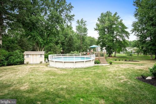 50 Crestwood Dr, Trenton NJ 08690-1938 exterior