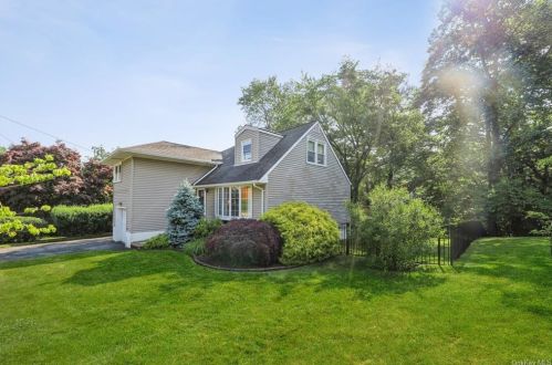 117 Lake Rd, Valley Cottage, NY 10989-2455