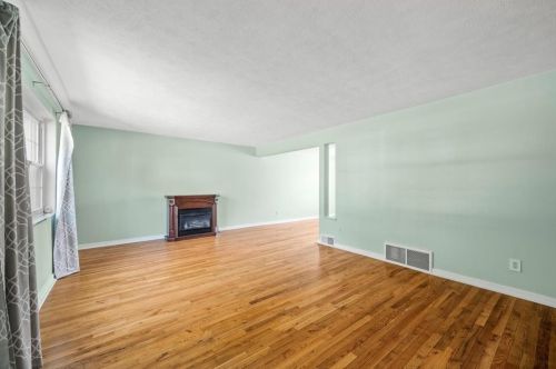 60 Chapel Dr, Pittsburgh PA  15237-2518 exterior