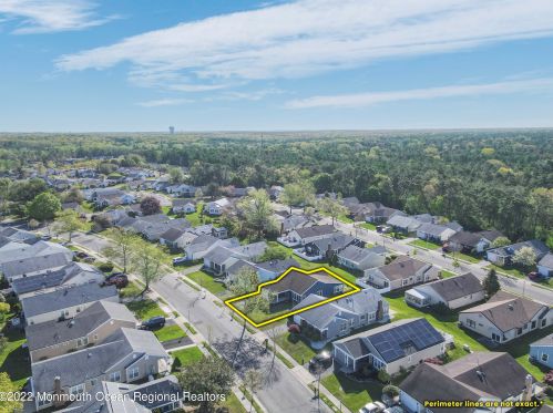 37 Elmswell Ave, Lakehurst NJ 08759-6813 exterior