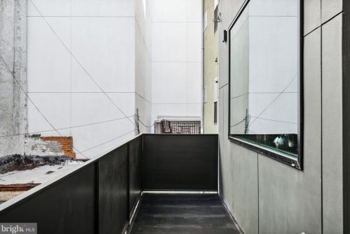 1355 Kater St, Philadelphia PA 19147-1817 exterior