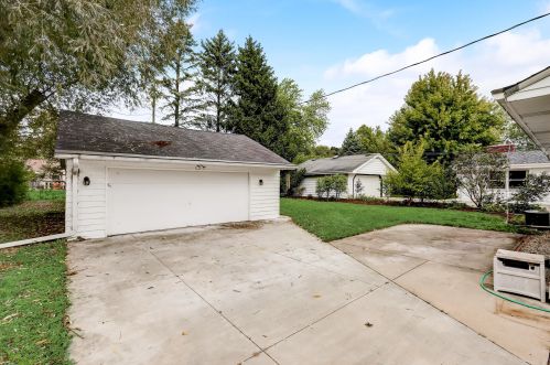 7139 Seneca Ave, Milwaukee WI 53217-3871 exterior