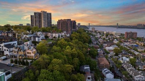 1 Columbia Ave, Cliffside Park NJ  07010-3015 exterior