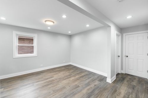 5009 Lavergne Ave, Chicago IL 60638-5831 exterior