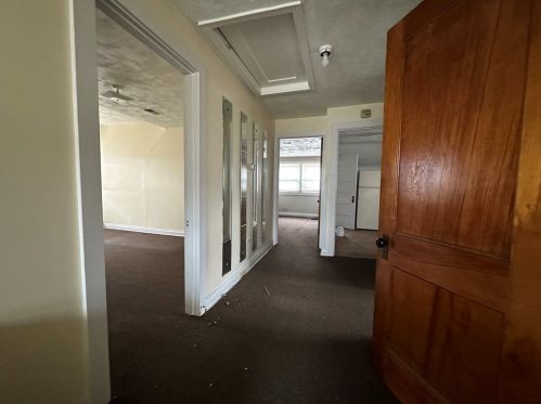 160 Highland Ave, Pittsburgh PA 15229-2715 exterior