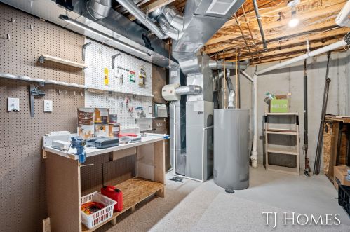 2036 Palmerton Ct, Grand Rapids MI 49505-7159 exterior