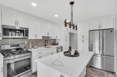 45 Harmon Rd, Edison NJ  08837-2723 exterior