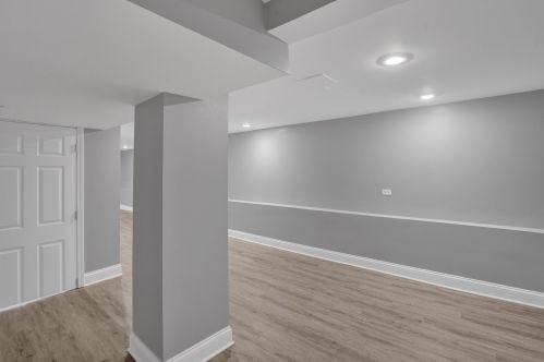 9329 Luella Ave, Chicago IL 60617-3930 exterior