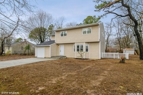 1039 Commack Rd, Huntington Station, NY 11746-8208