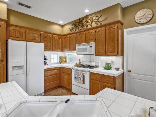 253 Marsalla Dr, Folsom CA 95630-7201 exterior