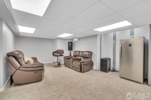 40 Ponderosa Ln, Old Bridge NJ  08857-3334 exterior