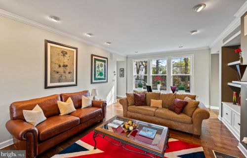 580 Mermaid Ln, Philadelphia PA 19118-4026 exterior