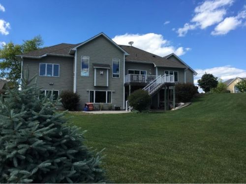 3043 Fairway Cir, Chaska, MN 55318-3408