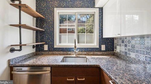 1240 Martha Custis Dr, Alexandria VA  22302-2016 exterior