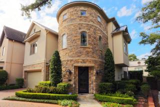 1180 Augusta Dr, Houston TX  77057-2210 exterior