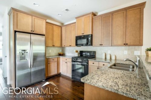 7490 Glisten Ave, Atlanta GA 30328-2865 exterior