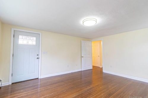 36 Park Avenue Ext, Uncasville CT 06382-1817 exterior