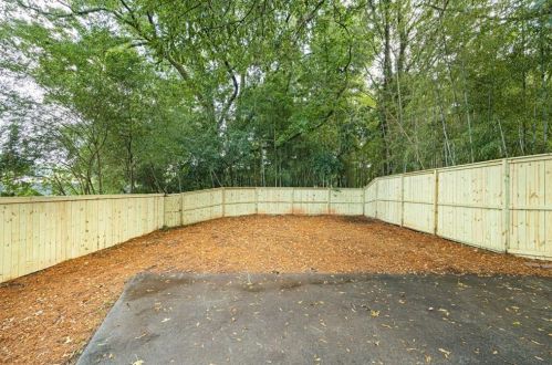 680 Holmes St, Atlanta GA  30318-7626 exterior