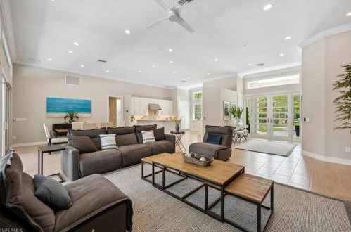 4677 5 Ave, Naples FL 34117-4106 exterior