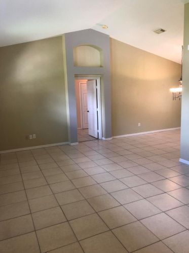 206 Crosspoint Dr, Fort Pierce FL  34983-2576 exterior