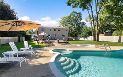 26 Dryden Way, Commack NY 11725-1927 exterior