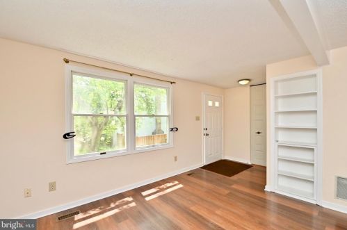 6832 Heatherway Ct, Alexandria VA  22315-3942 exterior