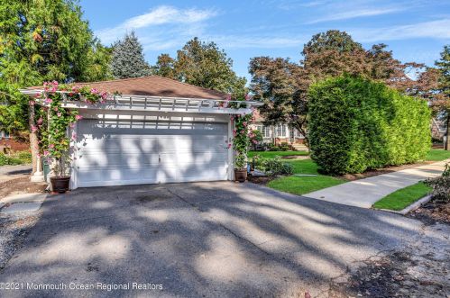 25 Memorial Pkwy, Atlantic Highlands NJ 07716-1655 exterior