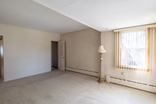 6945 Farragut Ave, Chicago, IL 60656-2042